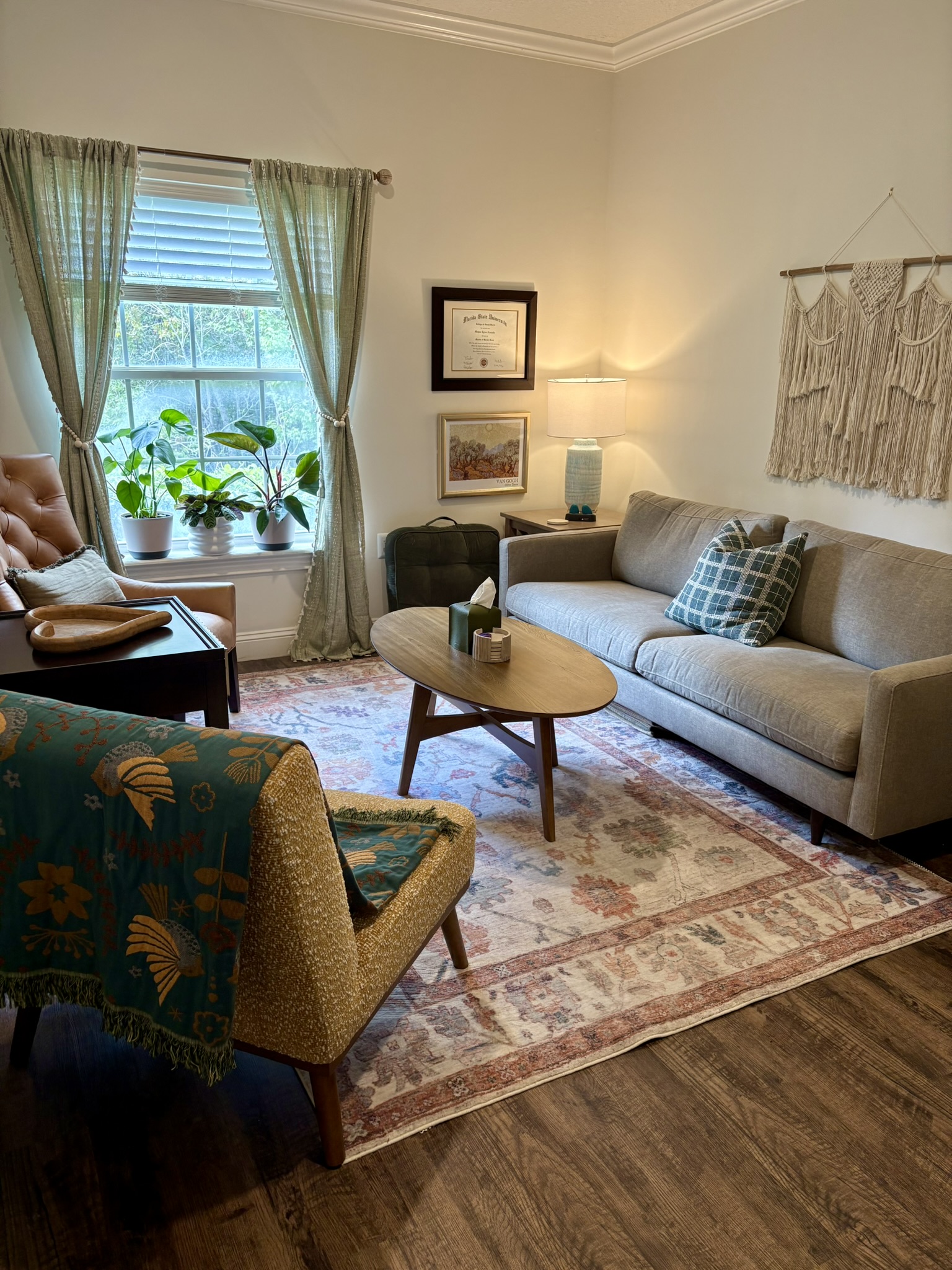 Back office with windows - view 3