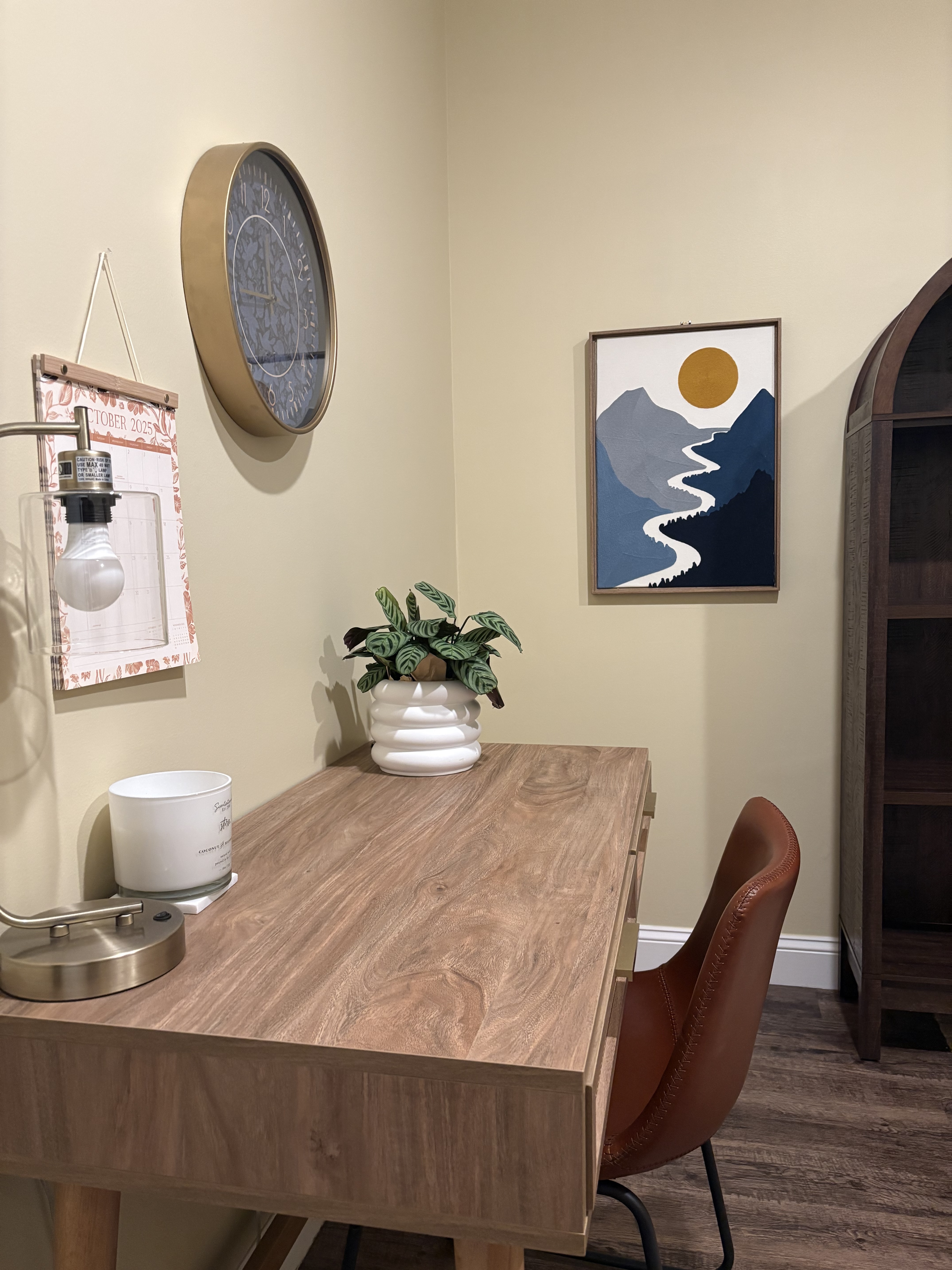 Middle office - view 2